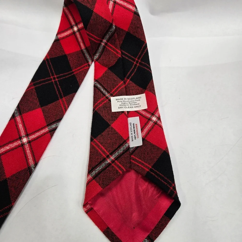 Ingles Buchan Scotland 100% Wool Tie Cunningham Tartan Plaid Red Black 54x3.25